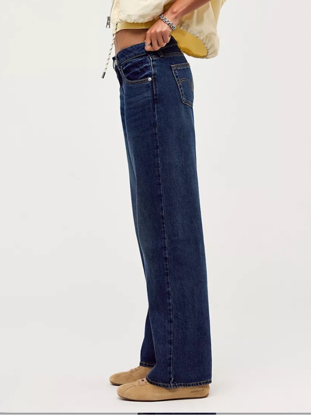 Levi's Women’s Low Loose Jeans. Size: 27. - Picture 3 of 9